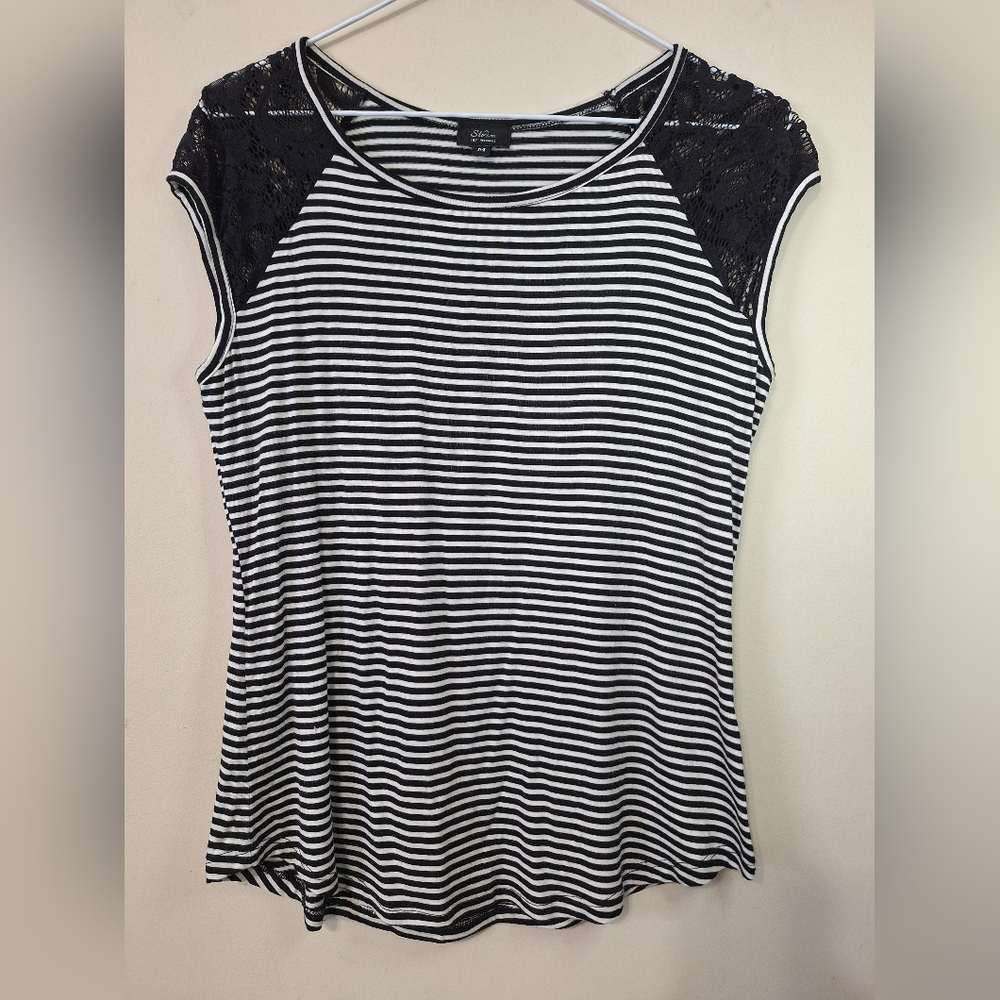 🇺🇸 Storm Los Angeles M black white stripes black lace shortsleeve rayon shirt